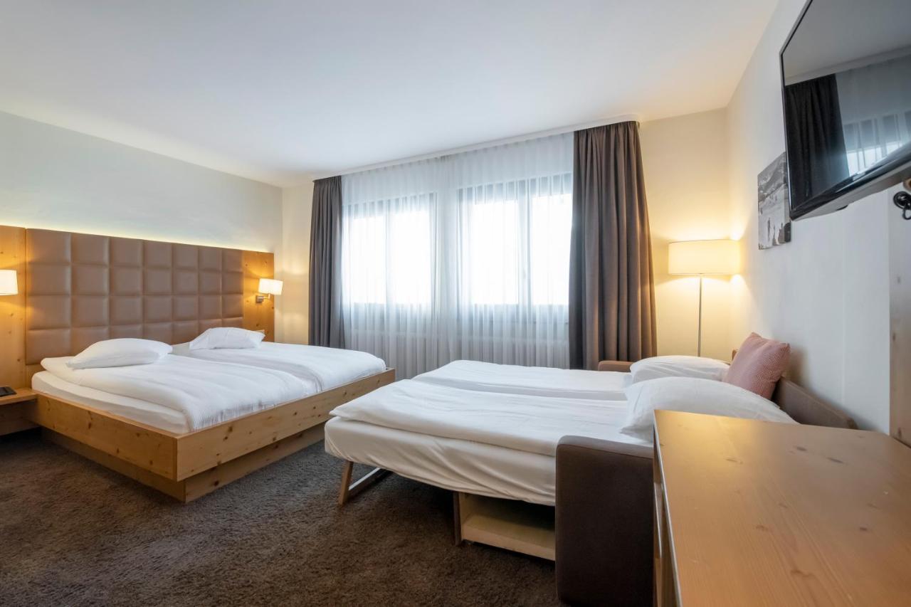 Hotel Olympic - Montana Center ครองส์มอนตานา ภายนอก รูปภาพ
