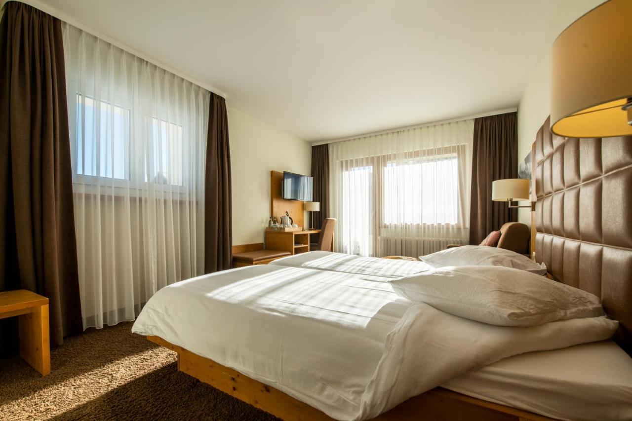 Hotel Olympic - Montana Center ครองส์มอนตานา ภายนอก รูปภาพ
