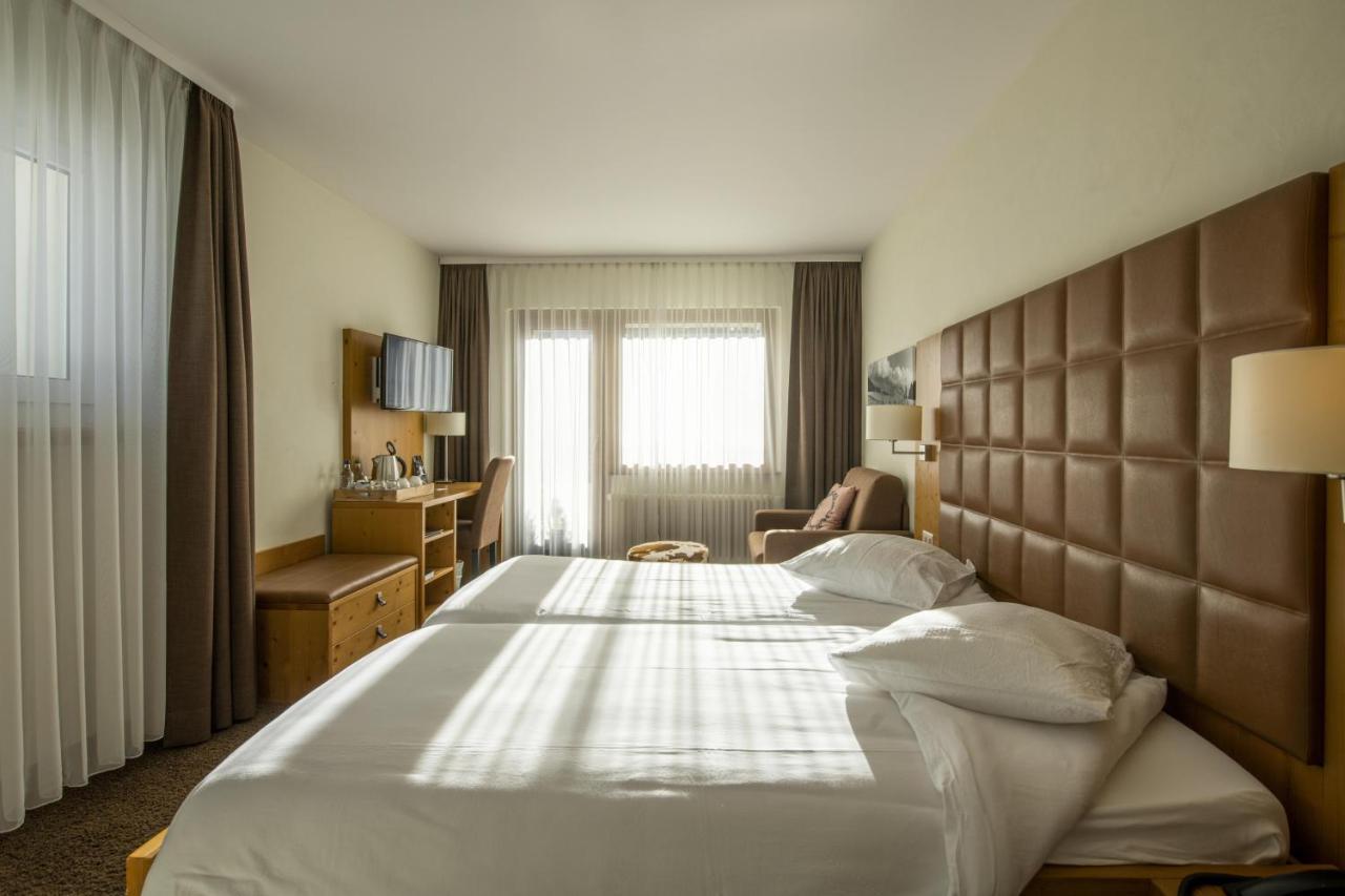 Hotel Olympic - Montana Center ครองส์มอนตานา ภายนอก รูปภาพ